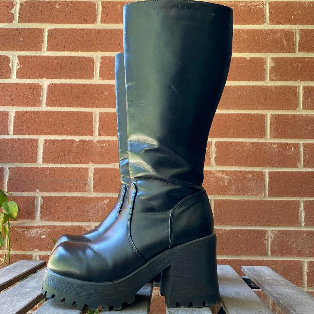 Vintage 90’s does 60’s platform knee high boots